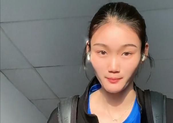 海信蒸烫洗，治愈小洁癖海信蒸烫洗衣机，拥有1刻钟快蒸除皱功能，它可以在15分钟内，以高温蒸汽高效熨烫衣物，烫平衣物褶皱，让衣物平整如新，完美解决生活中像鲍抱一样对衣物除皱有执念的人面对的问题